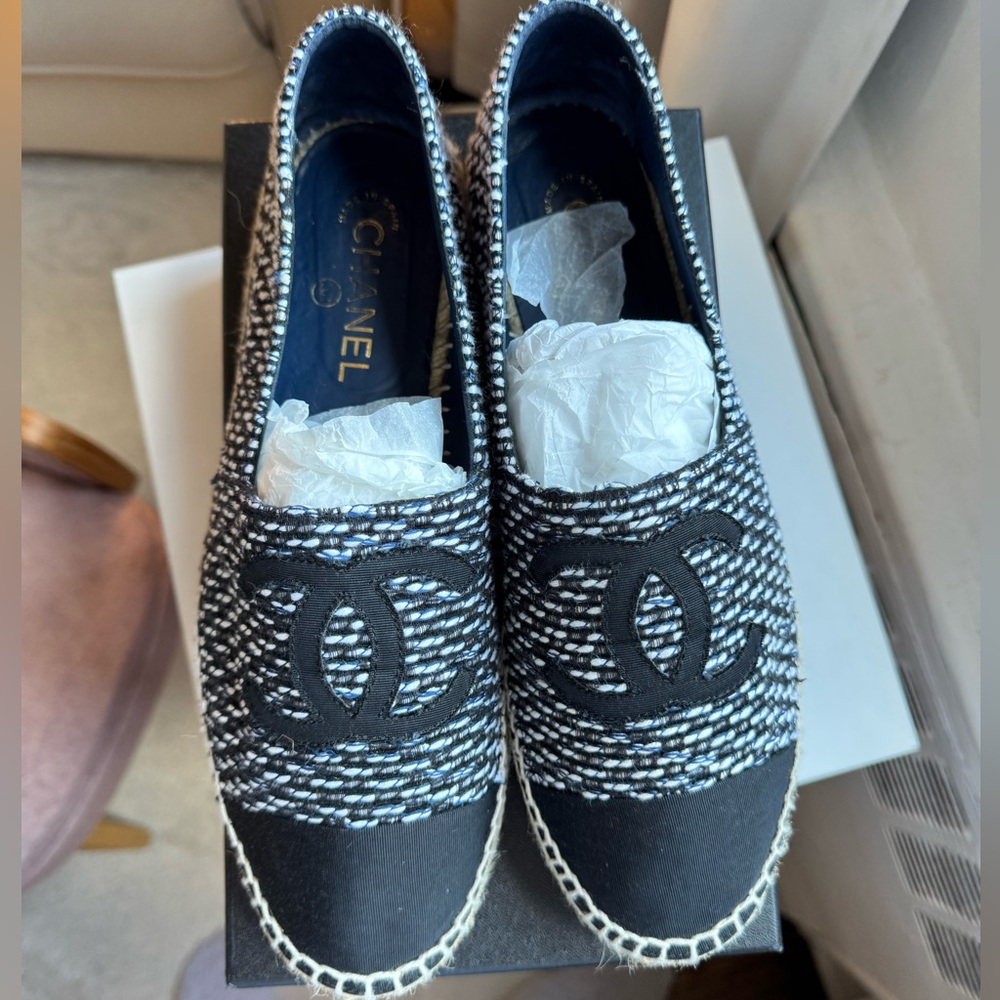 CHANEL Espadrilles - Barely Worn. Size 42 (size 11).
